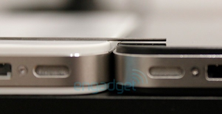Illustration for article titled The White iPhone Is/Isn't Thicker than the Black iPhone